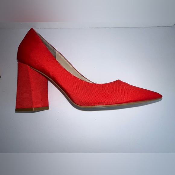 Marc Fisher Zala pump, size 9 in red grosgrain fabric - Picture 5 of 6